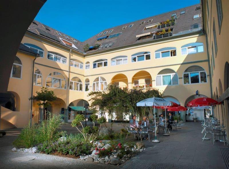 Hotel Goldener Brunnen Klagenfurt am Woerthersee Esterno foto